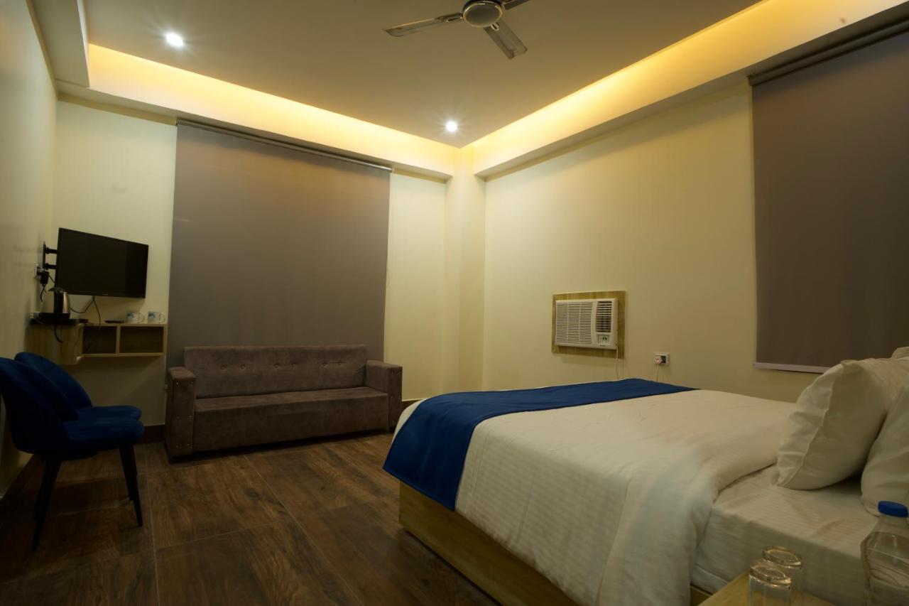 Hotel Dolphin Club Chinhat Esterno foto