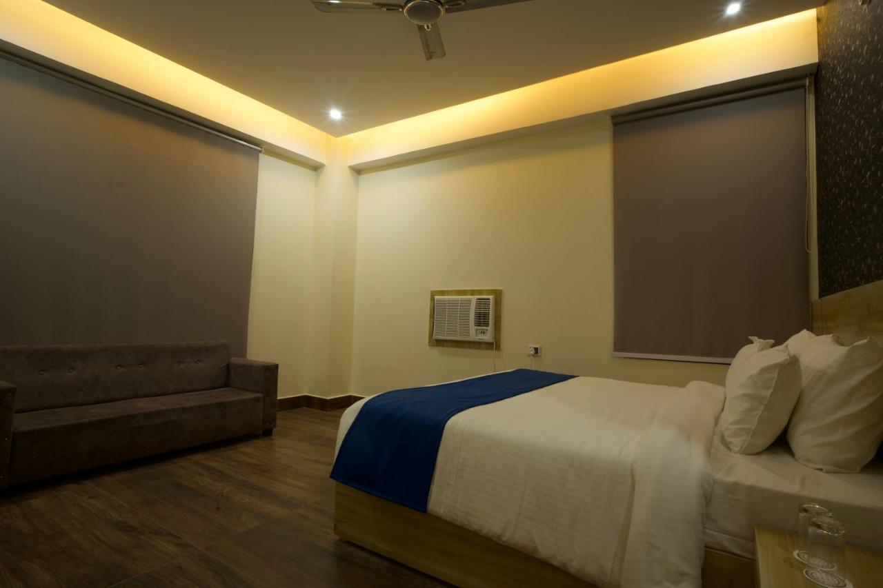 Hotel Dolphin Club Chinhat Esterno foto
