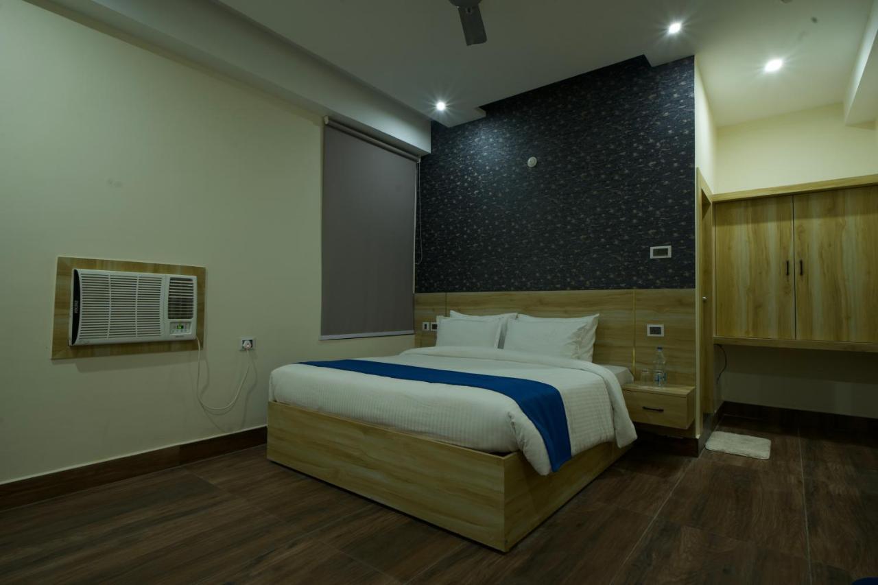 Hotel Dolphin Club Chinhat Esterno foto
