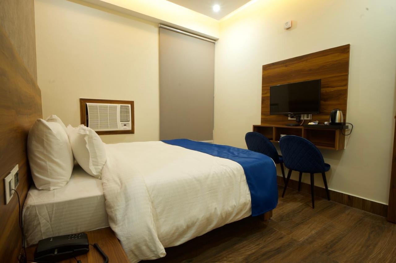 Hotel Dolphin Club Chinhat Esterno foto