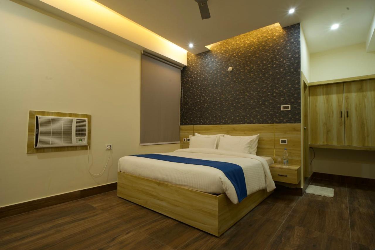 Hotel Dolphin Club Chinhat Esterno foto