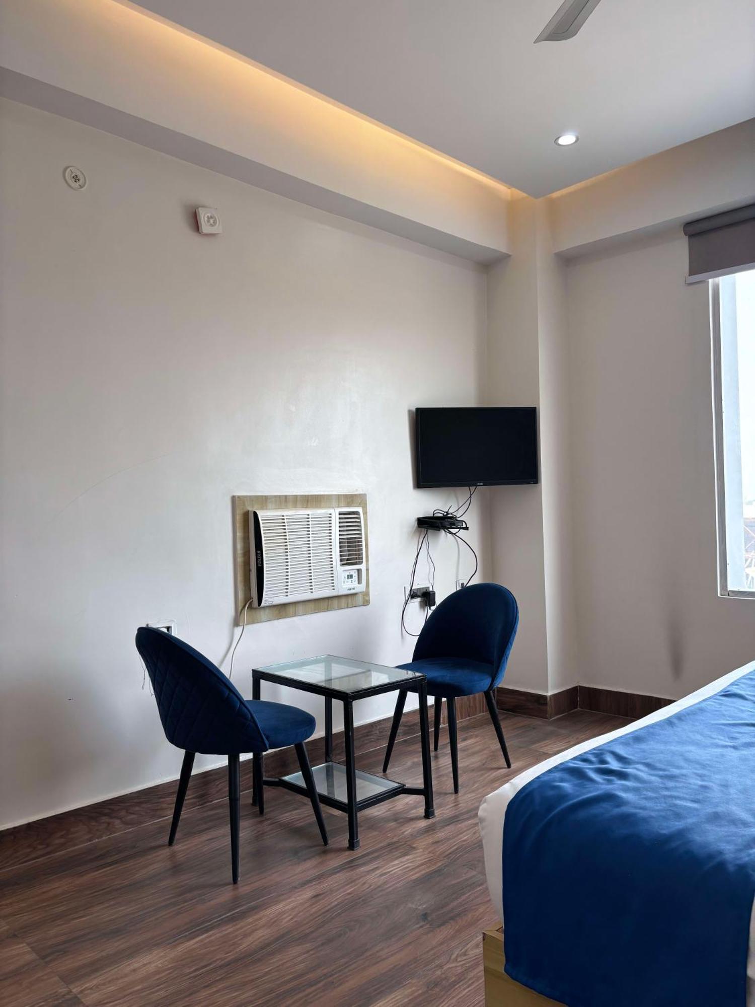 Hotel Dolphin Club Chinhat Esterno foto